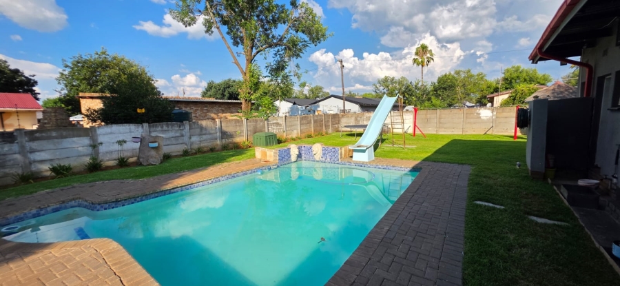 3 Bedroom Property for Sale in Declercqville North West